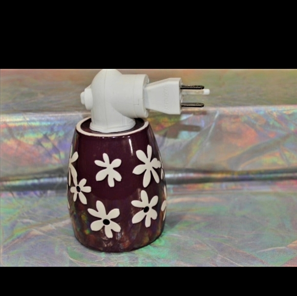 Scentsy mini plug in warmer - Picture 2 of 2